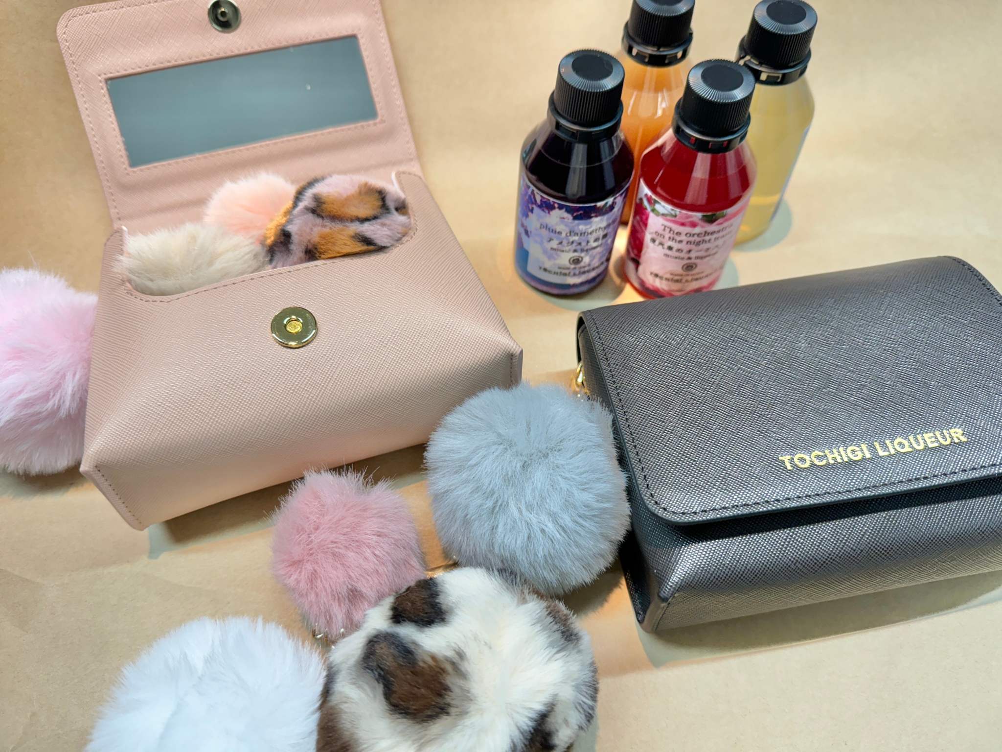 リキュール・コフレとピンクポーチのセット、不燃袋・紙袋付き